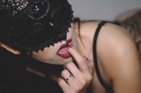 Jak na perfektní orální sex (i s polykáním) – tipy a rady = NÁVOD