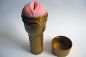 Zkoušeli jsme umělou vagínu Fleshlight Stamina (STU) pro lepší výdrž v sexu – RECENZE