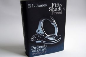 Sexuální i literární šeď – 50 odstínů nudy od E L James = RECENZE