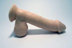 I bez „pomocníčků“ může penis stát, stát a stát – RECENZE realistického dilda