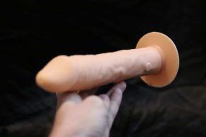 Dlouhý vibrační penis? Je to realita? RECENZE reálného vibrátoru s přísavkou