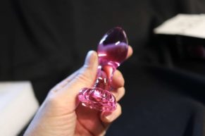 Kolíček pro romantičky – skleněný anální kolík Icicles Flower (RECENZE)