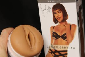 Fleshlight Janice Griffith Eden, aneb nová holka v šuplíku – RECENZE odlitku umělé vagíny pornoherečky