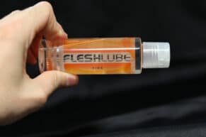 Hřejivý lubrikační gel Fleshlube Fire – skvělý parťák nejen na služební cesty? RECENZE