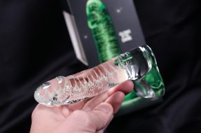 Skleněné dildo Glow Smooth, které ve tmě svítí = opravdu? RECENZE