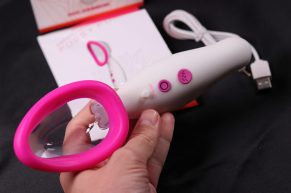 Pump-ézní hrátky = RECENZE automatické vibrační vakuové pumpy Pink