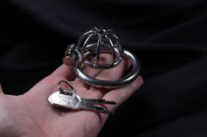 Mini klícka pro neposlušné subíky a sissy – RECENZE Mini ocelového pásu cudnosti