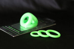 RECENZE: Ouch! Glow in the Dark = trojitý erekční kroužek, který vám rozsvítí ptáka i večer (18+)