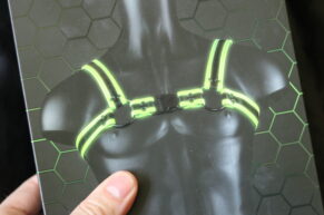 Kožený harness Ouch! Glow in the Dark Buckle – když chcete být vidět (a ne jen trochu) = RECENZE
