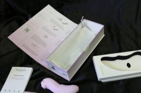 RECENZE duálního vibrátoru Svakom DuoGlow – zajíček, co si hraje na starou školu… a sakra mu to jde