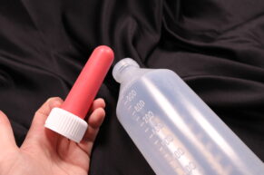 Mister B Lube Bottle = litrová mrcha na dlouhé hraní (RECENZE)