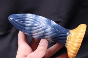 Monster dildo Behemot (5,5 cm ø) – mimozemský lusk, který si na nic nehraje (a přísavka drží jak ďas) v párové RECENZI