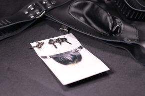 Koženkový pás cudnosti LOCKED = dekorativní zamčení pro roleplay a párty? RECENZE