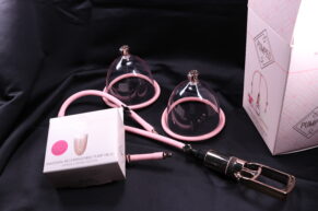 Vakuová pumpa na vaginu Rose Gold – holčičí třpyt, ruční podtlak a klín, který o sobě dá vědět (RECENZE)