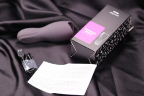 Nenápadná tuba místo realistického odlitku – RECENZE vibračního masturbátoru Squeeze Peasy od Sexy Elephanta