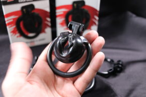 Sissy Cock Lock = mini vulva místo penisu, aneb když cudnost začne být až nebezpečně ženská (RECENZE)