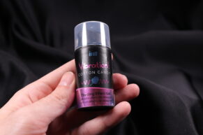 Intt Vibration! Cotton candy je tekutý vibrátor, který nejdřív chutná nevinně a pak začne zlobit (RECENZE)