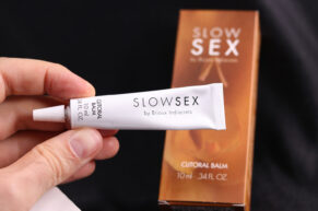 Bijoux Indiscrets Slow Sex krém pro citlivější klitoris a orgasmy – jemný hřejivý balzám pro pomalé mazlení (RECENZE)