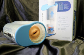 RECENZE Autoblow A.I. Ultra je velká bílá sci-fi mrcha na handsfree orgasmus!