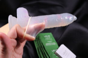 Zkušenosti s kondomy LELO HEX Organic = jsou zelenější varianta mých oblíbených HEXů? (RECENZE)