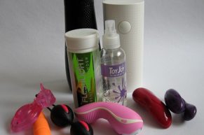 Jak pečovat o erotické hračky? Poradíme vám ohledně čištění, dezinfekce i skladování (NÁVOD)
